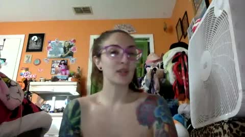 Snapshot of lillylushabae chatting on September 9, 7:57 pm hi guys im back on here 3 online show from September 9, 7:57 pm