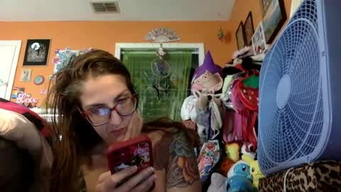 hi guys im back on here 3 online show from June 26, 9:16 pm