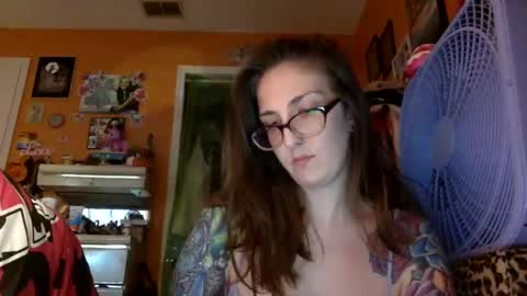Snapshot of lillylushabae chatting on September 14, 11:13 pm hi guys im back on here 3 online show from September 14, 11:13 pm