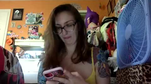 Snapshot of lillylushabae chatting on October 1, 7:19 pm hi guys im back on here 3 online show from October 1, 7:19 pm