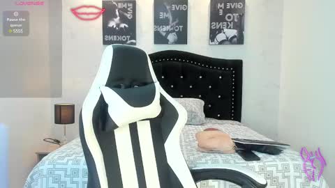 Snapshot of lillypalmer chatting on February 5, 2:37 pm Lilly online show from February 5, 2:37 pm
