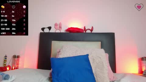 Snapshot of lillytitsxxx chatting on October 17, 10:13 pm Lilly online show from October 17, 10:13 pm