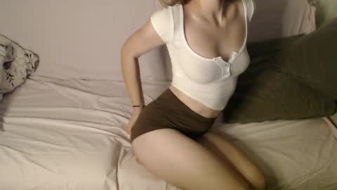 Snapshot of liltightbabe chatting on October 12, 9:39 pm liltightbabe online show from October 12, 9:39 pm