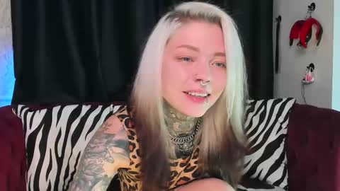 Snapshot of lilu_kayden chatting on September 10, 7:14 pm Little slave Kayden online show from September 10, 7:14 pm
