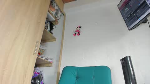 Snapshot of lily_evil chatting on October 21, 6:34 pm online show from October 21, 6:34 pm