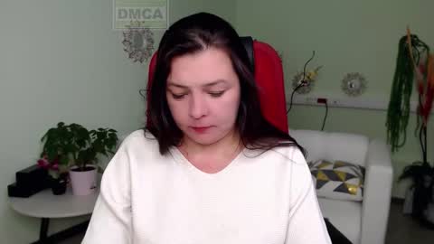 Snapshot of lily_flower7_ chatting on October 16, 6:16 am Lily online show from October 16, 6:16 am