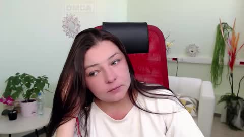 Snapshot of lily_flower7_ chatting on October 6, 7:47 am Lily online show from October 6, 7:47 am