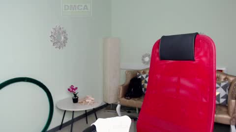 Snapshot of lily_flower7_ chatting on January 13, 3:56 am Lily online show from January 13, 3:56 am