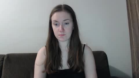 Snapshot of lily_love_x chatting on February 20, 12:19 am lily_love_x online show from February 20, 12:19 am