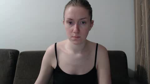 lily_love_x online show from June 10, 1:49 am