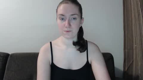 Snapshot of lily_love_x chatting on December 24, 4:22 am lily_love_x online show from December 24, 4:22 am