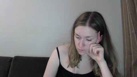 lily_love_x online show from July 14, 2:05 am