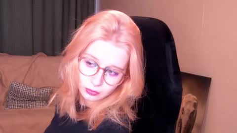 Lily Spark online show from May 19, 1:01 am