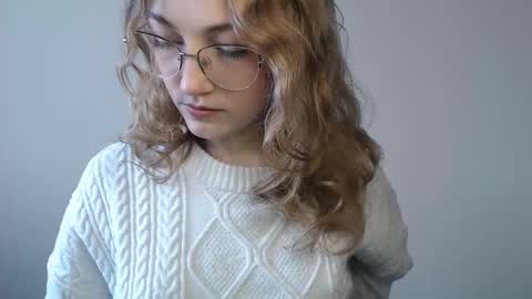 small lily online show from February 26, 1:10 pm