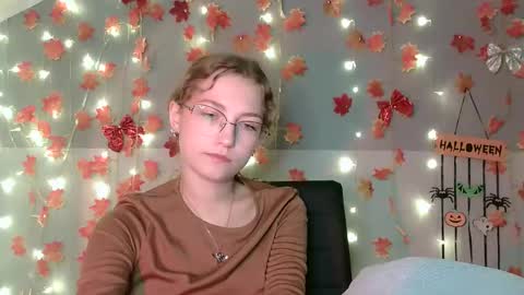 small lily online show from October 9, 12:31 pm
