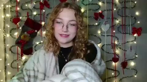 small lily online show from November 27, 6:44 pm