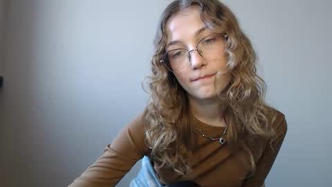 small lily online show from February 27, 1:11 pm