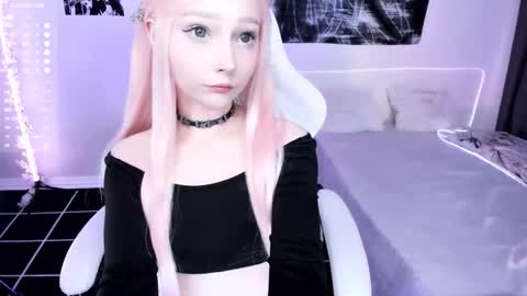 Lily online show from December 17, 5:33 am