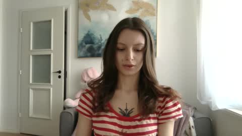 lilycandy_ online show from February 5, 10:29 am