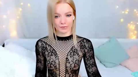 lilydavisss online show from March 6, 3:34 am