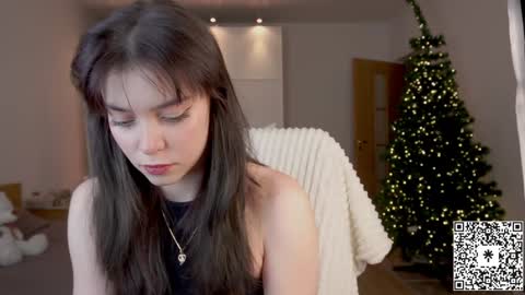 Snapshot of lilyewing_ chatting on December 16, 3:43 pm Lily online show from December 16, 3:43 pm