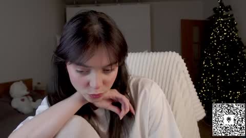 Snapshot of lilyewing_ chatting on December 19, 5:29 pm Lily online show from December 19, 5:29 pm