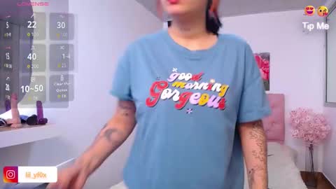 Snapshot of lilyfox23 chatting on September 27, 1:07 pm lilyfox23 online show from September 27, 1:07 pm