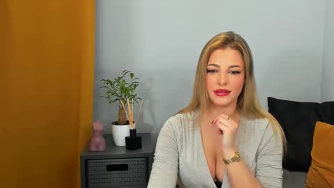 Lily online show from December 31, 8:45 pm