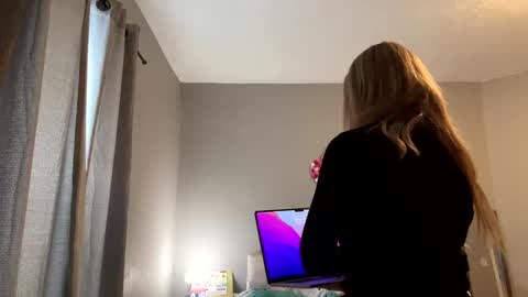 LilyMae online show from February 26, 5:21 pm