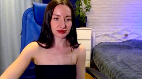 Lily online show from October 21, 7:45 am