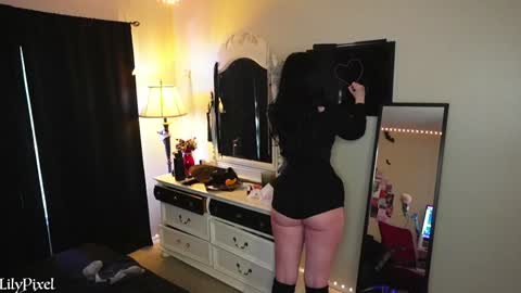 Snapshot of lilypixel chatting on January 30, 11:55 pm Liliana Marie Pixelate online show from January 30, 11:55 pm