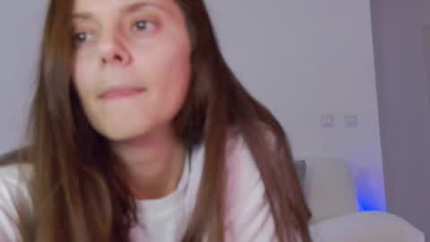 Snapshot of lilyroselyn chatting on October 18, 10:51 am Lily online show from October 18, 10:51 am