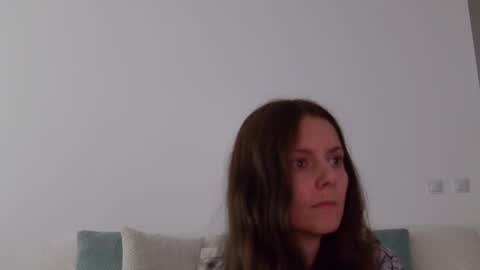 Snapshot of lilyroselyn chatting on October 3, 9:25 am Lily online show from October 3, 9:25 am