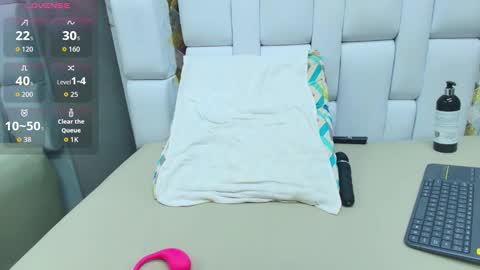 Snapshot of lilyrouse1 chatting on October 11, 5:59 pm Im Lily online show from October 11, 5:59 pm