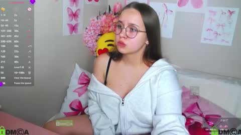 Snapshot of lilysweet13 chatting on October 6, 1:50 pm Lily online show from October 6, 1:50 pm