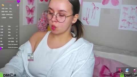 Snapshot of lilysweet13 chatting on October 5, 1:49 pm Lily online show from October 5, 1:49 pm