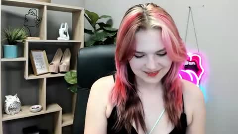 Lily online show from June 18, 1:38 pm