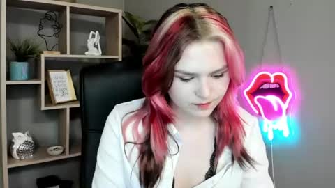 Lily online show from June 14, 1:44 pm