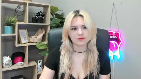 Lily online show from July 28, 6:33 am