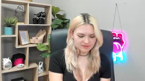 Lily online show from July 28, 11:17 am