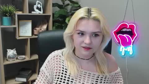 Lily online show from March 3, 7:36 am