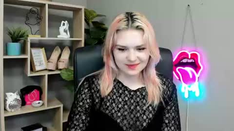 Lily online show from July 12, 6:47 am