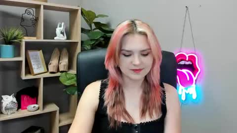 Lily online show from June 26, 7:20 am