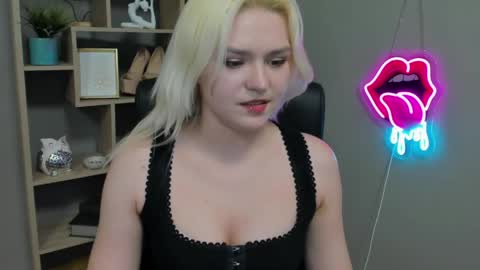 Lily online show from March 29, 4:17 pm