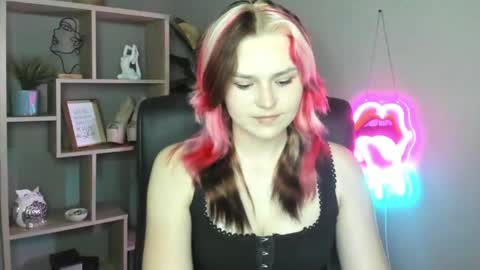 Lily online show from June 7, 1:40 pm