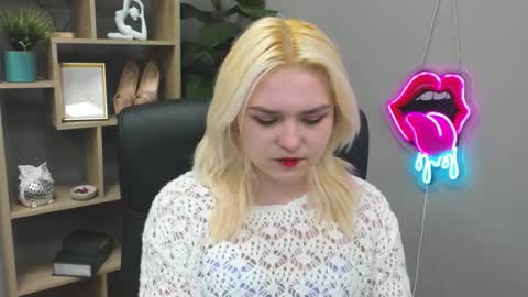 Lily online show from March 22, 8:20 am