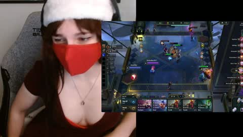 Snapshot of lilythrone chatting on December 23, 9:40 pm Lily Rone online show from December 23, 9:40 pm