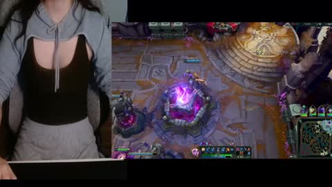 Snapshot of lilythrone chatting on January 15, 11:19 pm Lily Rone online show from January 15, 11:19 pm