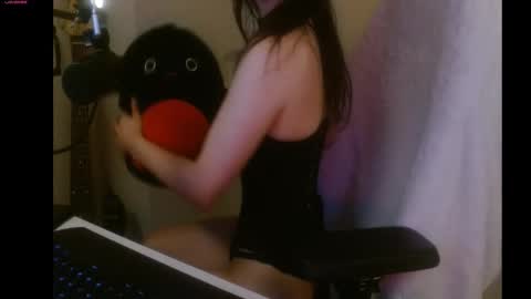 Snapshot of lilythrone chatting on September 18, 6:56 am Lily Rone online show from September 18, 6:56 am