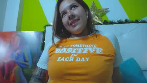 Snapshot of lina_browm chatting on December 19, 10:53 pm Lina Browm online show from December 19, 10:53 pm